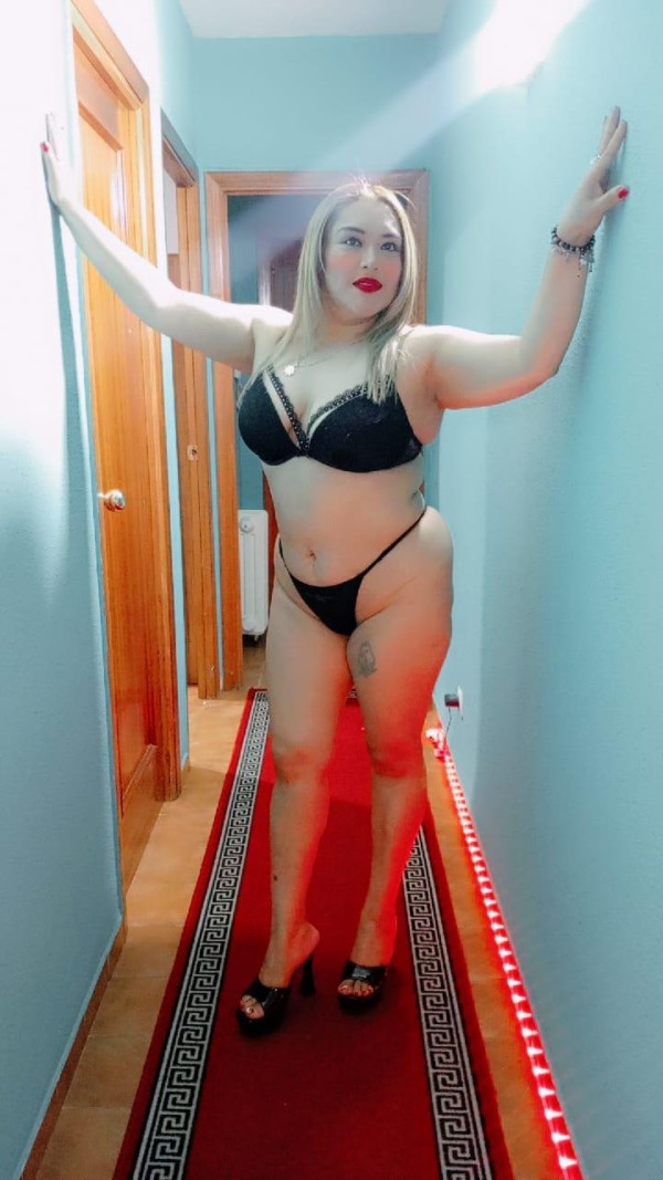 Guarrita  fiestera besos con lengua y un rico francés natural corrida en bo