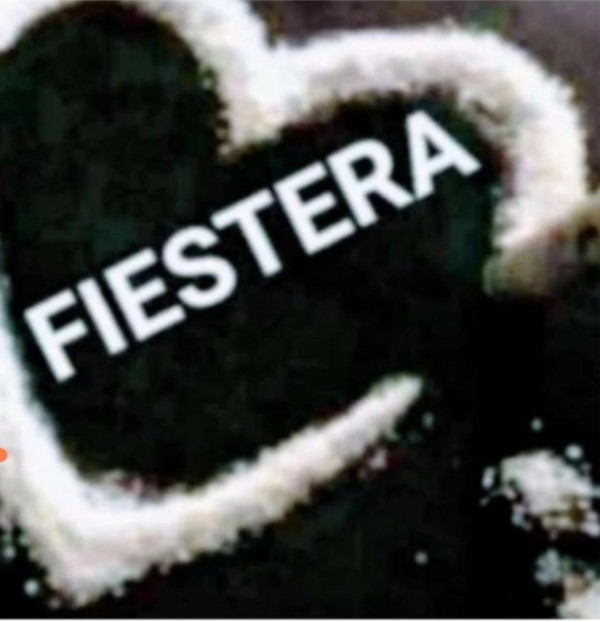 Guarrita fiestera besos con lengua y un rico francés natural corrida en bo