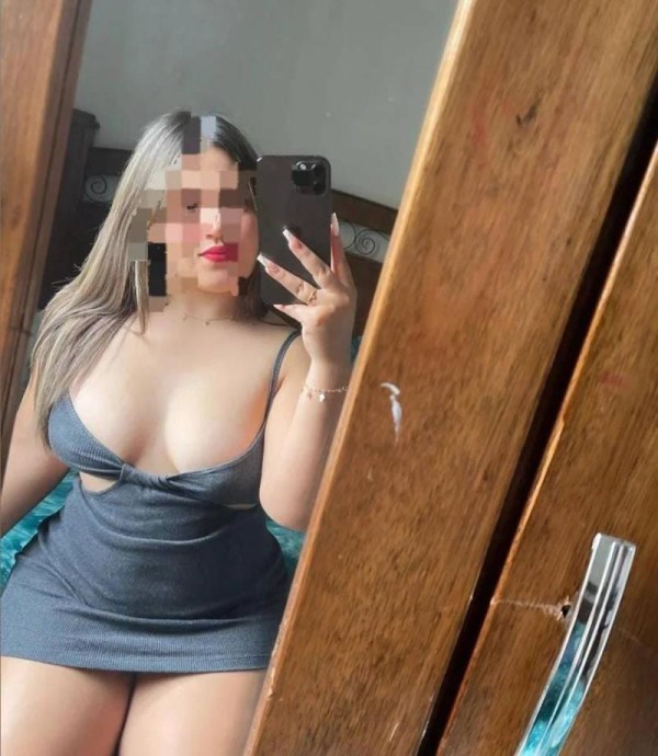 Cachonda por tu zona