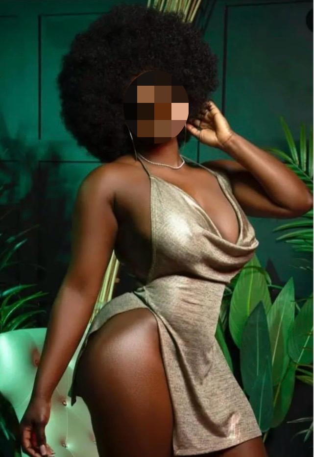 632185850 Nicol Una mujer segura, atractiva