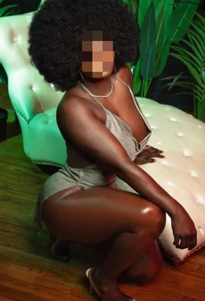 632185850 Nicol Una mujer segura, atractiva