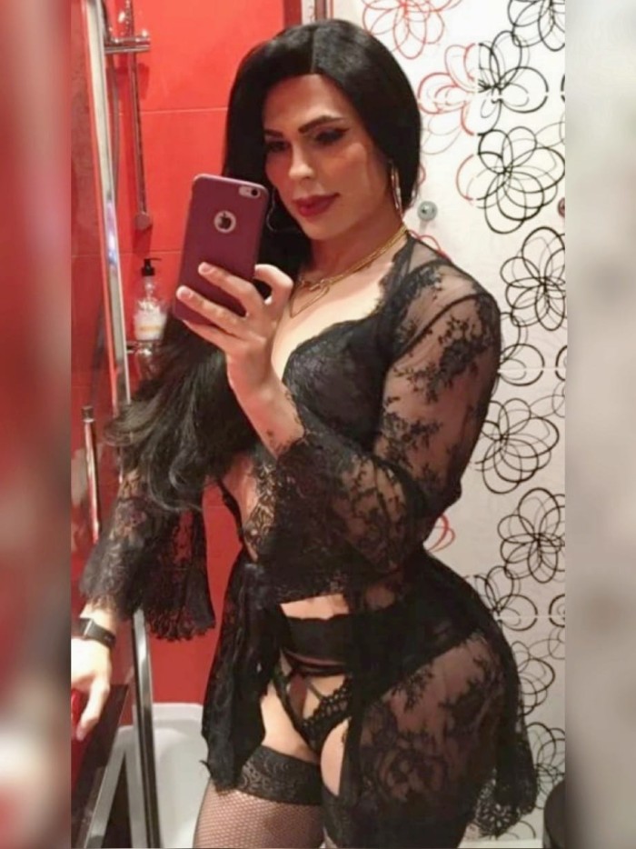 Tranny Claudia exótica morenaza sexy CULAZO
