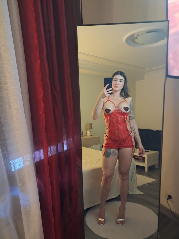 Bonita brasileña muy atenta
