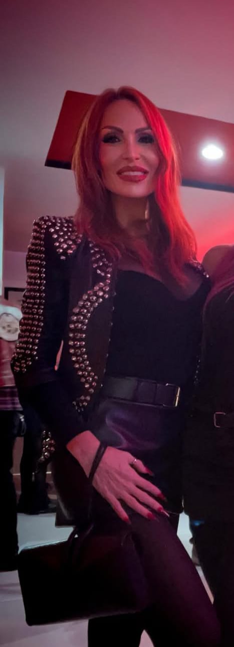 MUJER MADURITA Y SEPARADA EN TRIANA