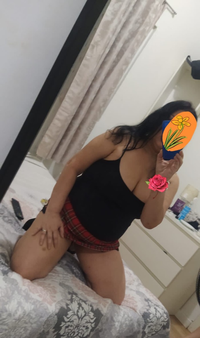 completita sensual trato de novios discrecta