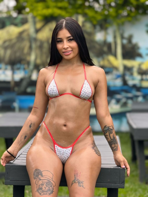 SUSI BELLÍSIMA MORENA CARIÑOSA MORBOSA Y DIVERTIDA EN VALLADOLID