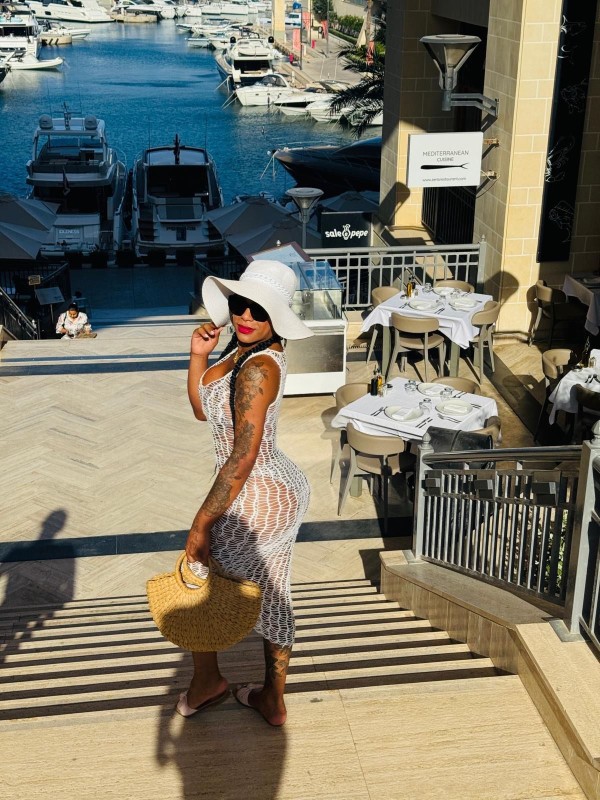 Latina xxl  lechera  .. pollona