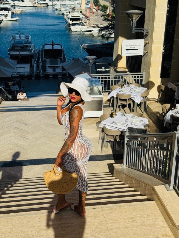 Latina xxl  lechera  .. pollona