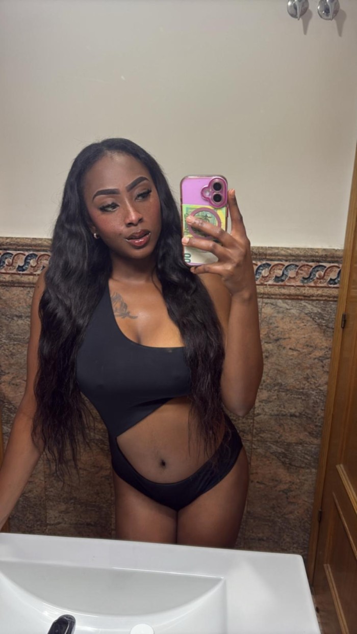 MORENA CALIENTE CON GANAS DE POLLA