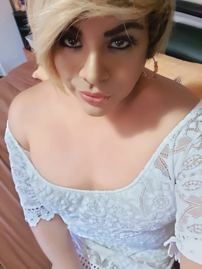 TRan GORDITA CALIENTE fiestera Fiesta blanca