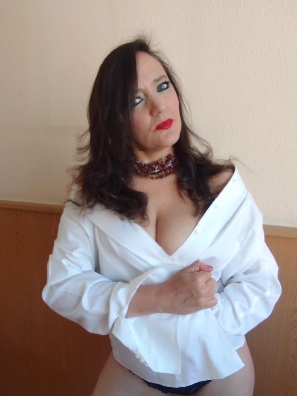 ESPAÑOLA. SERÉ VUESTRO VICIO HECHO REALIDAD. FIESTERA Y CON GANAS DE MARCHA