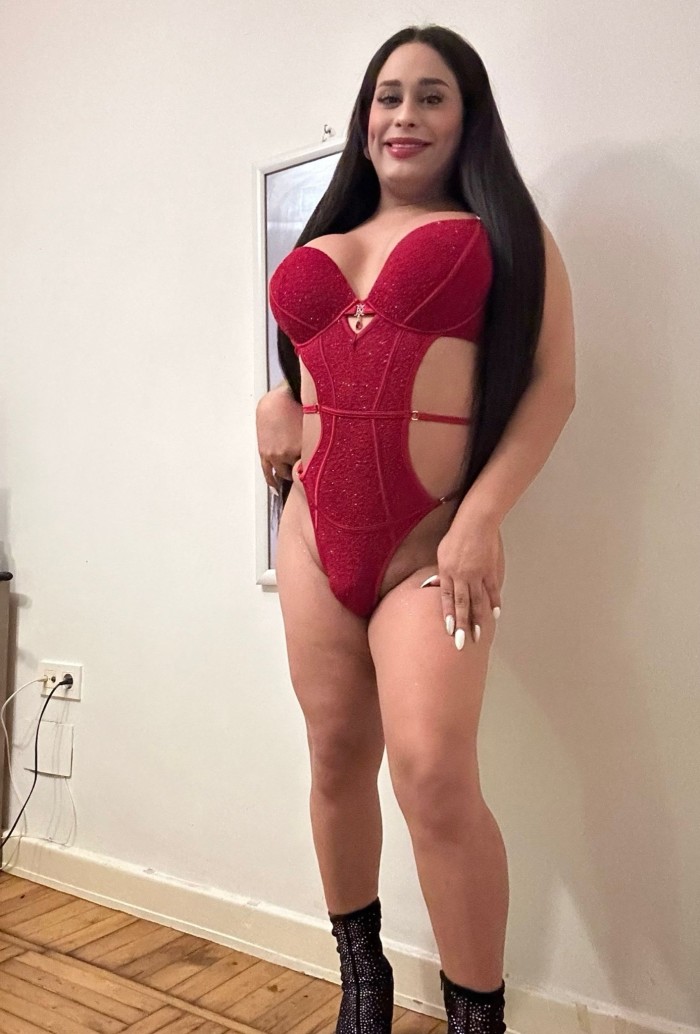 Hola hermosa trans koral dispuesta a todo y real