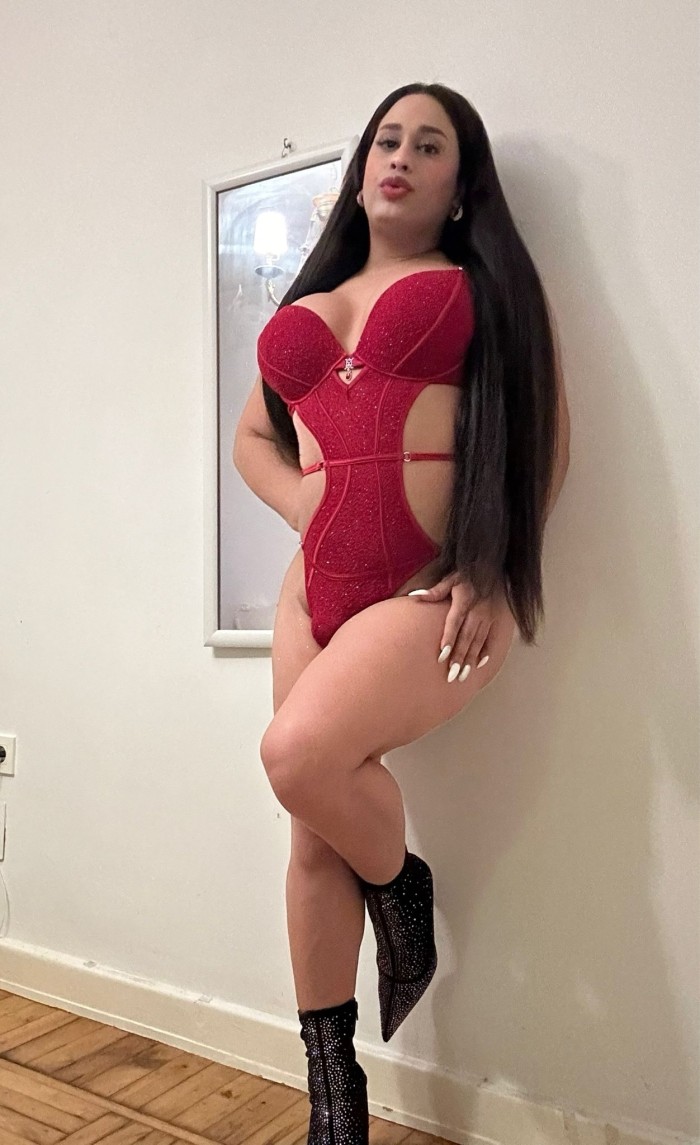 Hola hermosa trans koral dispuesta a todo y real