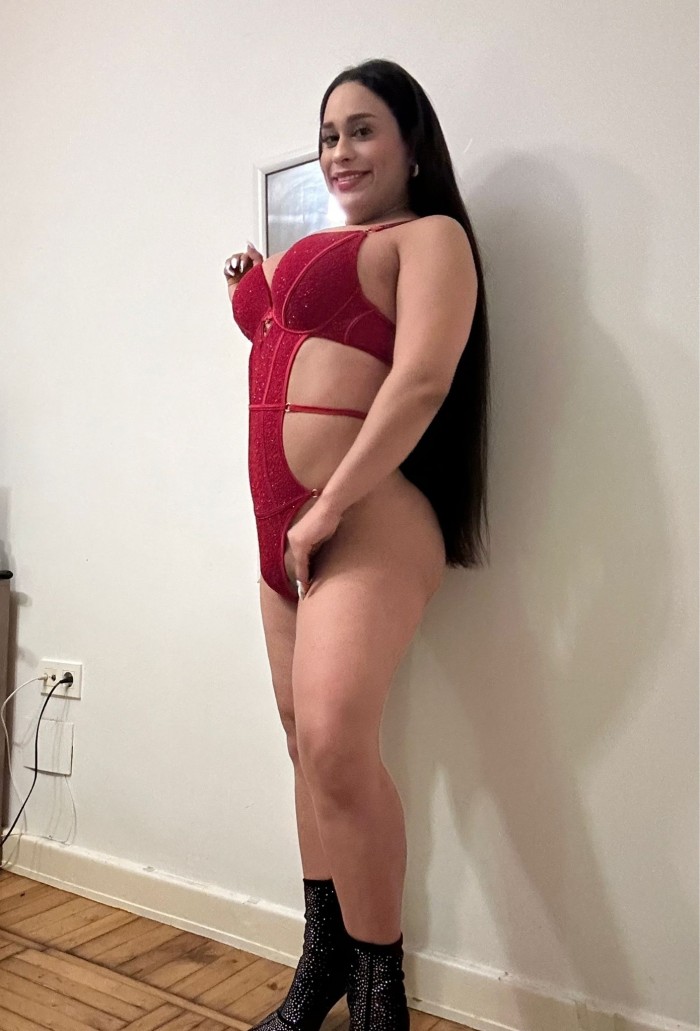 Hola hermosa trans koral dispuesta a todo y real