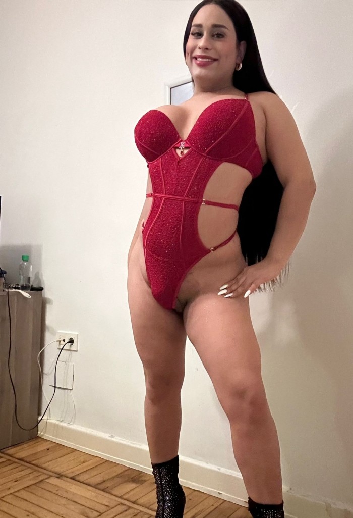 Hola hermosa trans koral dispuesta a todo y real