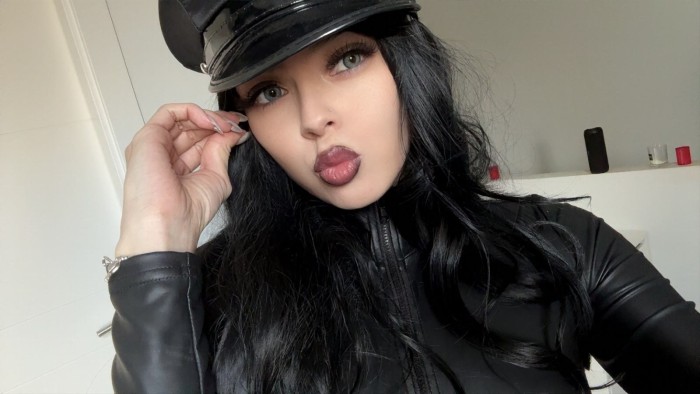 Ríndete ante la más Joven y Bella de las Diosas