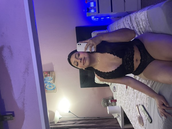 Camila nena trans fiestera y complaciente