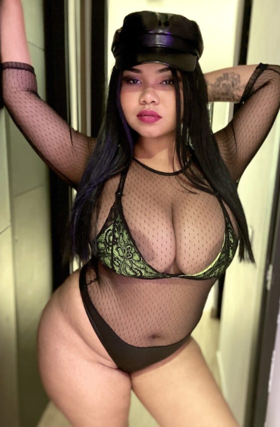 Paola chica joven guapa colombiana volcán sexual e
