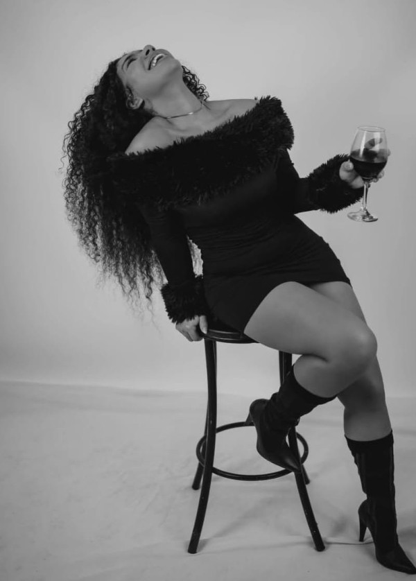 BELLEZA DE PELO RIZADO,FIESTA Y SEXO A TOPE EN ALCOY