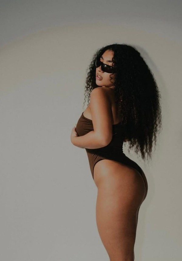 BELLEZA DE PELO RIZADO,FIESTA Y SEXO A TOPE EN ALCOY