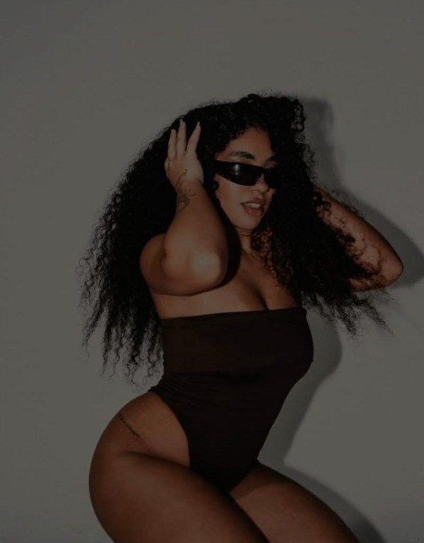 BELLEZA DE PELO RIZADO,FIESTA Y SEXO A TOPE EN ALCOY