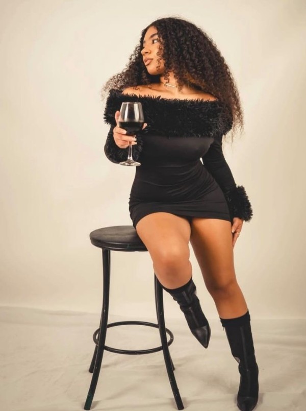 BELLEZA DE PELO RIZADO,FIESTA Y SEXO A TOPE EN ALCOY