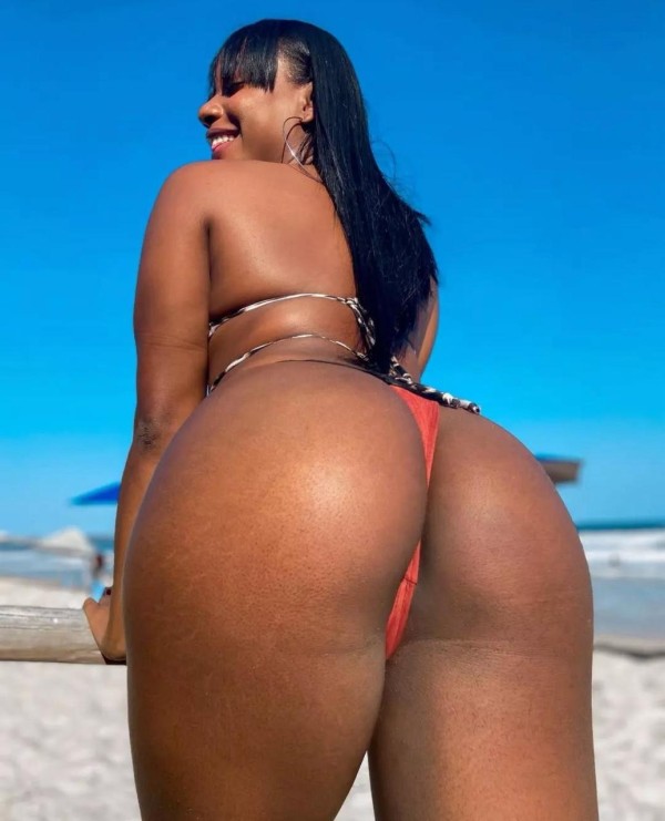 POR EL EJIDO, COLOMBIANA DE LUJO MORBOSA Y EXPLOSIVA