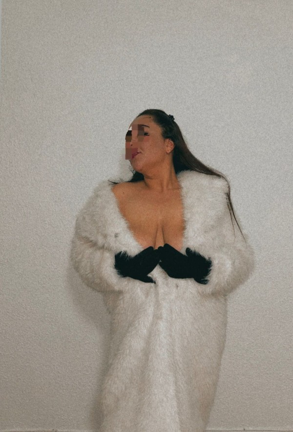 COLOMBIANA GUAPÍSIMA 34 AÑOS RECIÉN LLEGADA 24H