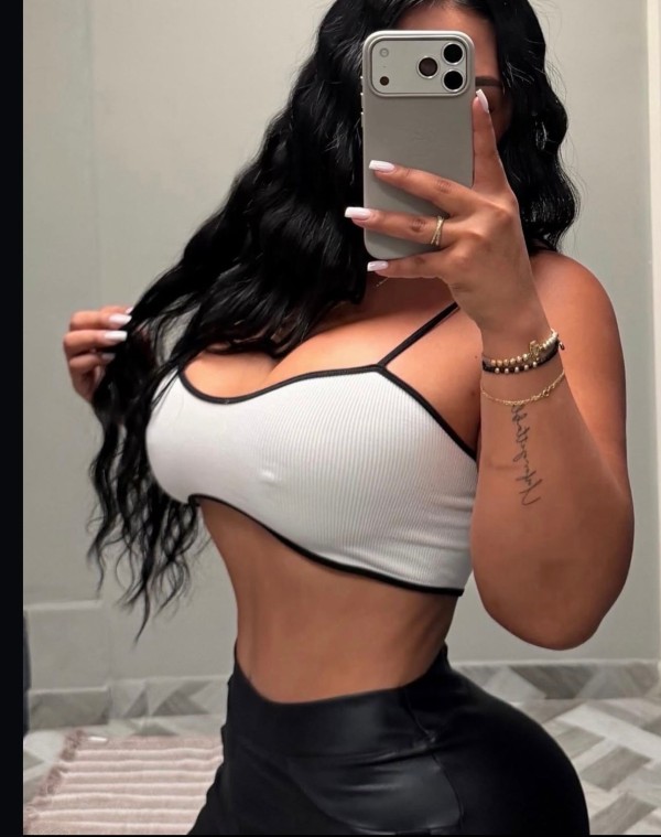 CHICA CANDENTE FIESTERA EN SANTIAGO DE COMPOSTELA