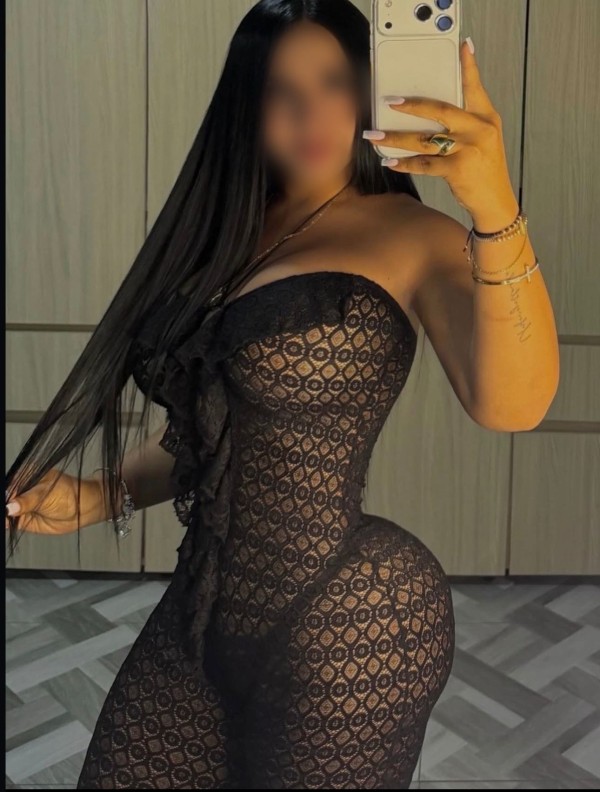 CHICA CANDENTE FIESTERA EN SANTIAGO DE COMPOSTELA