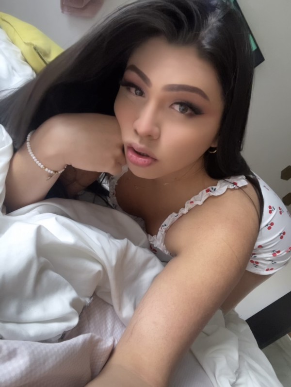 Camila nena trans fiestera y complaciente