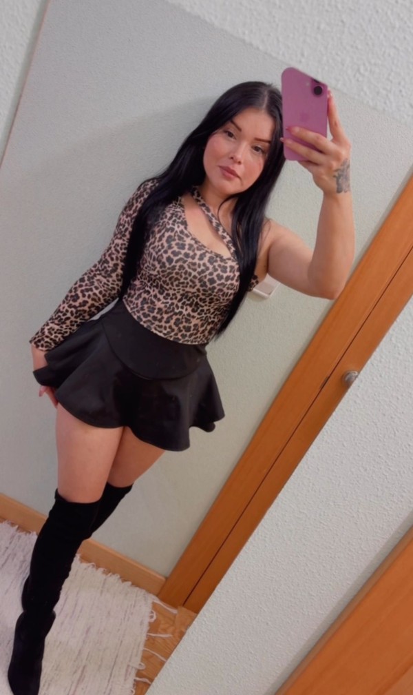 Catalina la muñequita latina fogosa y completita