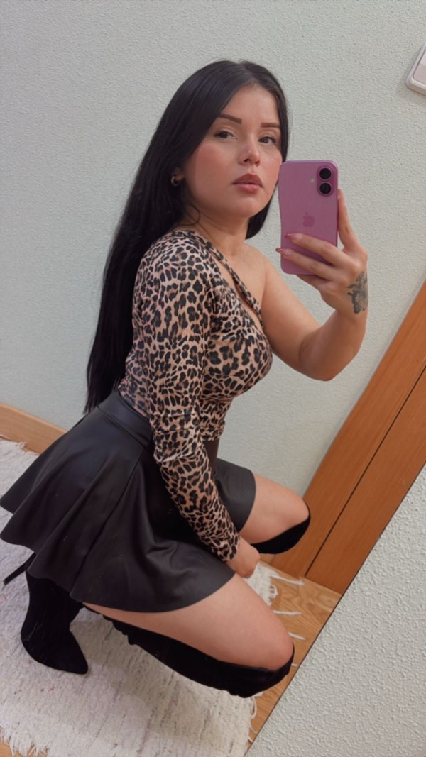 Catalina la muñequita latina fogosa y completita