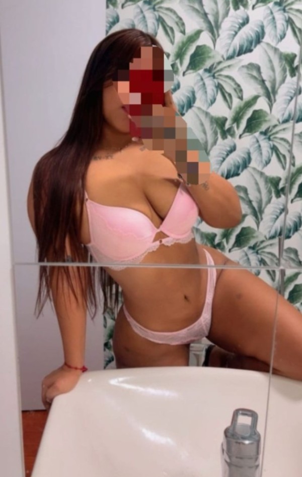 JOVEN LATINA POR PRIMERA VEZ EN LLEIDA