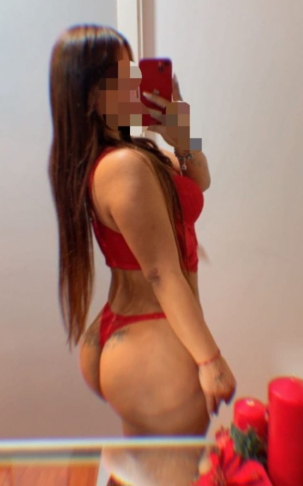 JOVEN LATINA POR PRIMERA VEZ EN LLEIDA