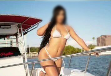 Momento inolvidable chica joven cariñosa
