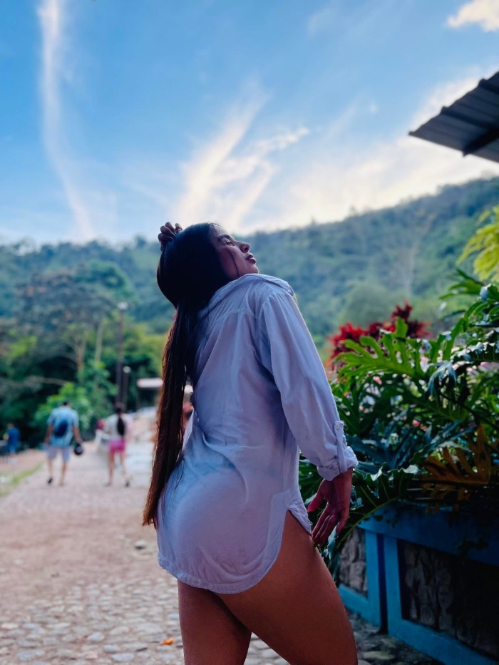 JOVENCITA FIESTERA ESPERANDO POR TI