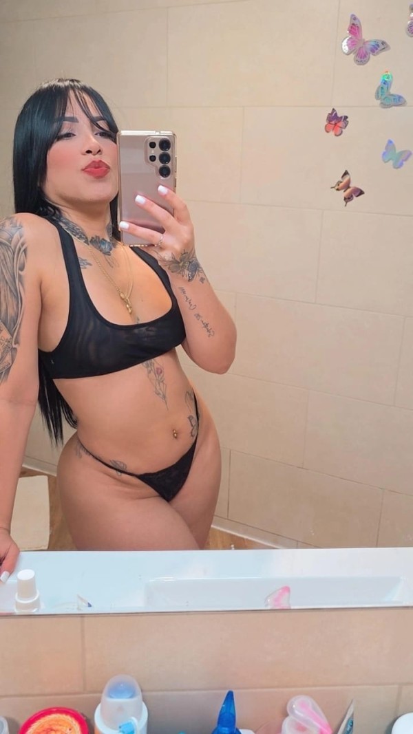 SENSUAL Y JUGUETONA LATINA