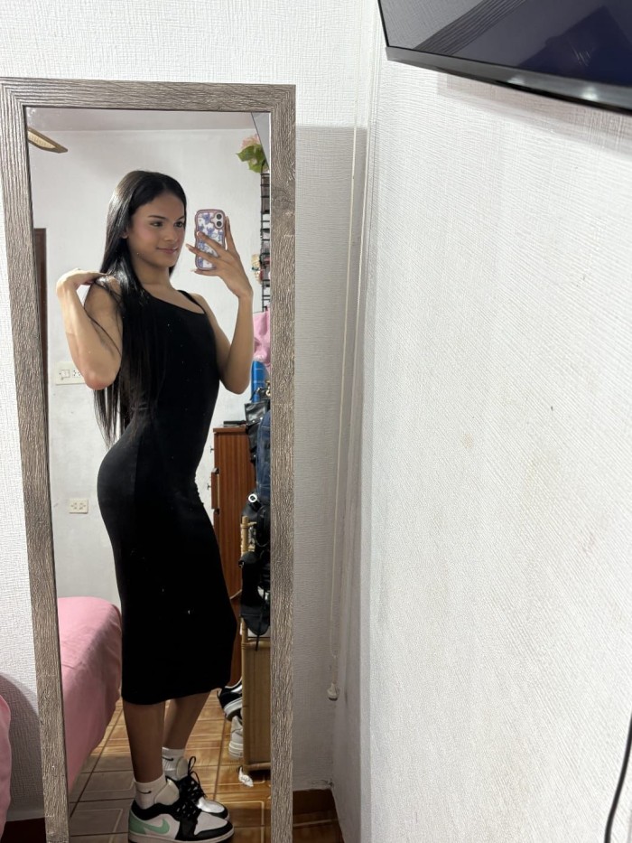 NIÑATA CON RICA SORPRESA AVAILABLE 24H