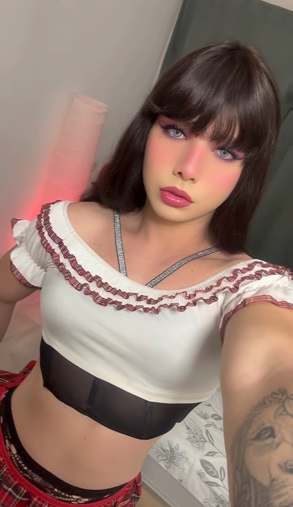 Jovencita brasileña activa y passiva