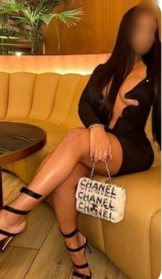 Natalia hermosa  en Torrelavega con ganas de fiesta