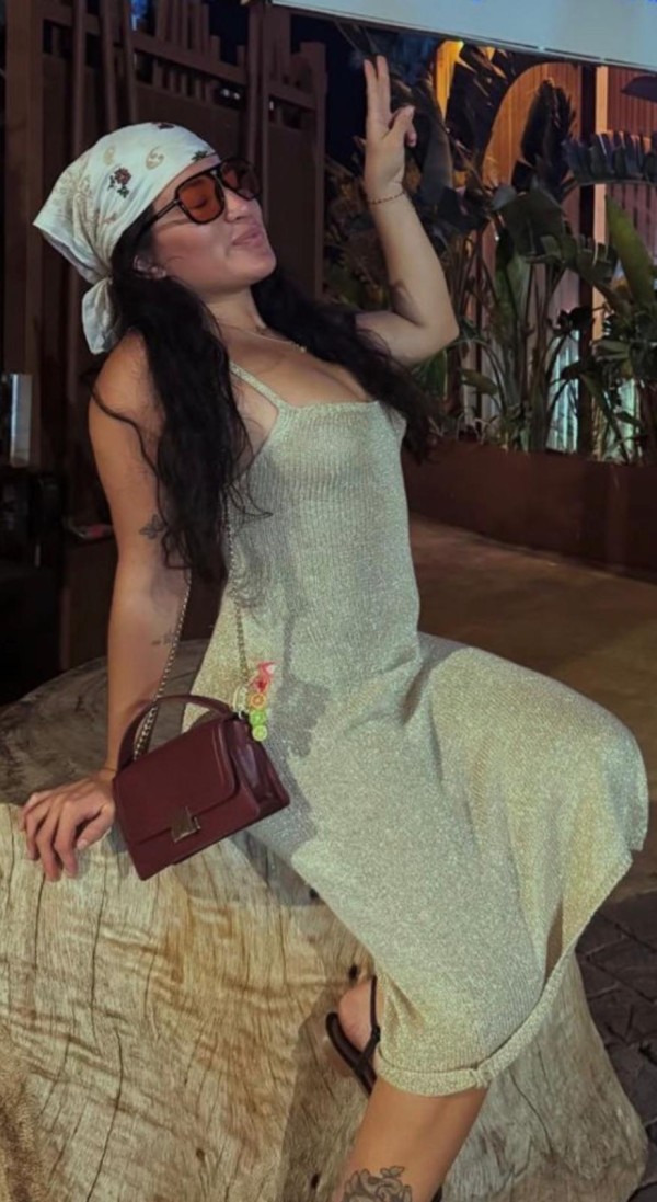 BELLA VENEZOLANA  DIVERTIDA  TB SALIDAS