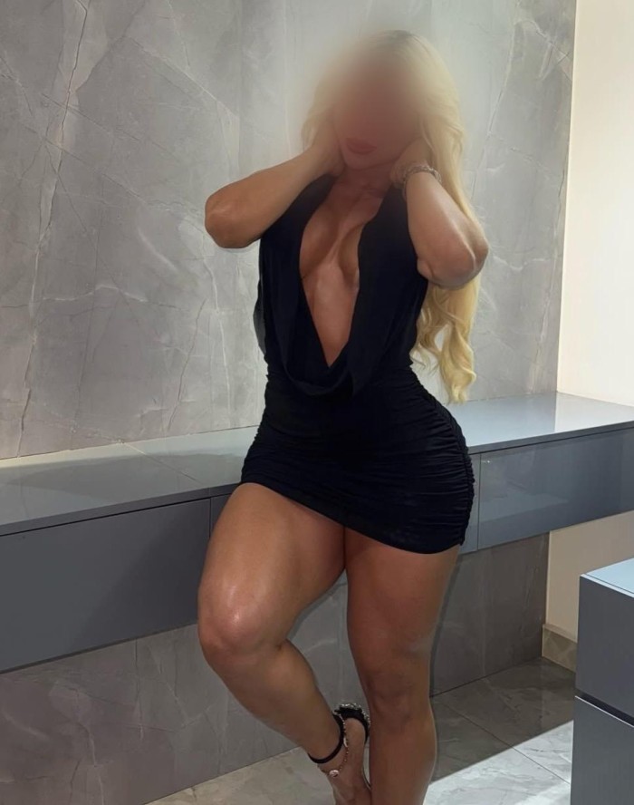BELLA MUJER CON UN CULO ESPECTACULAR FIESTERA 24H