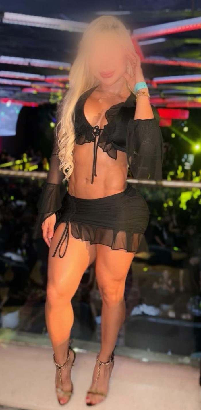 BELLA MUJER CON UN CULO ESPECTACULAR FIESTERA 24H