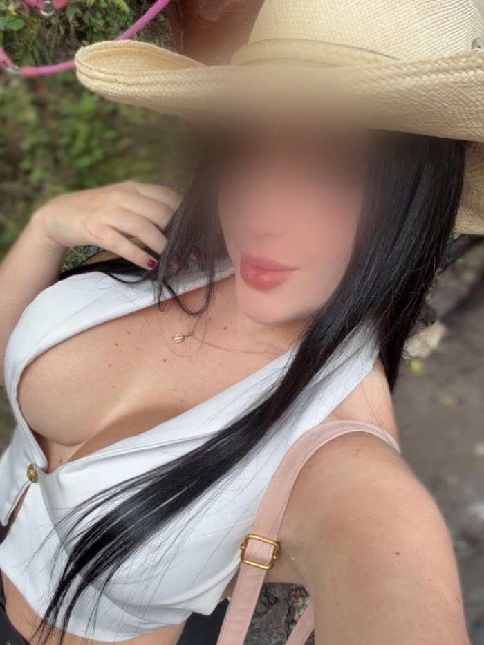 MORBOSA CON COÑO APRETADO Y MUY JUGOSO NOVEDAD