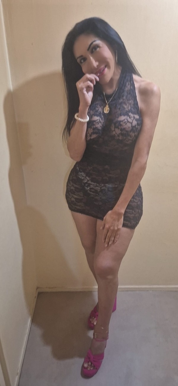TRANSEXUAL CALIENTE FEMENINA VERSÁTIL NOVEDAD