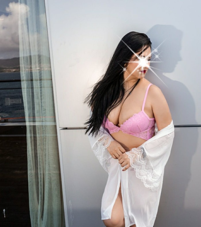 COLOMBIANA CON MUCHAS GANAS DE HACERTE FELIZ