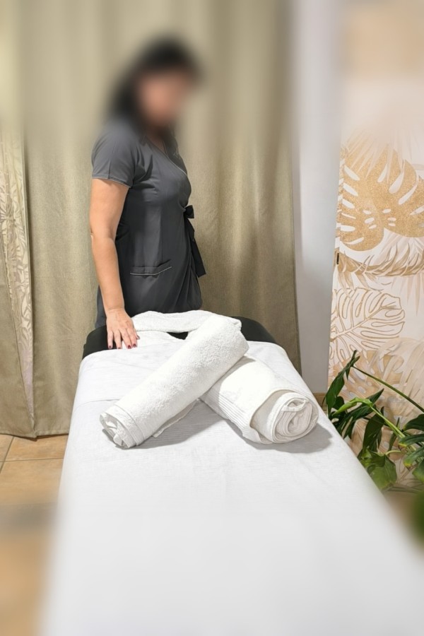 ESPAÑOLA MASAJE PROFESIONAL DEL BIENESTAR Y PLACER