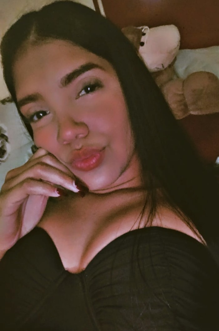 Impresionante venezolana muy bonita tatuada