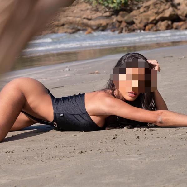 Canária linda masajista erótica